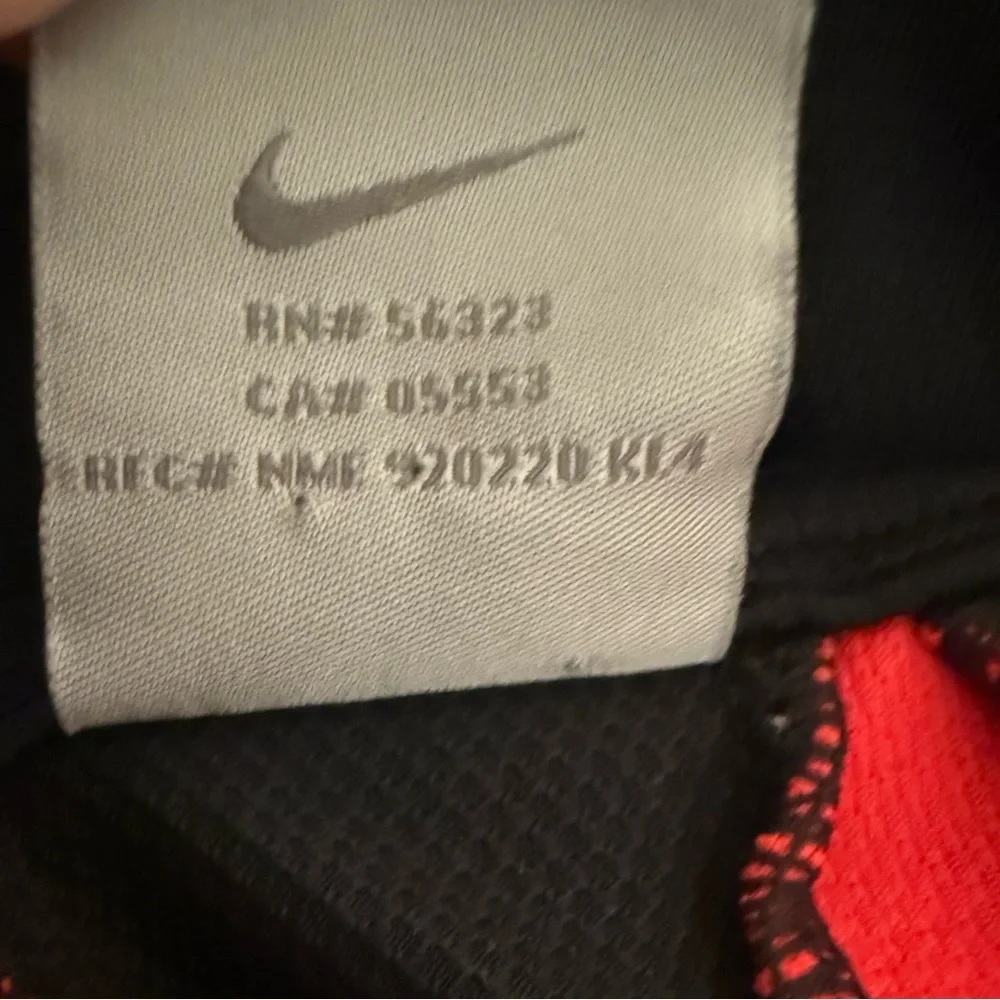 Nike Black and Red Long Sleeve Athletic Top Sphere Dry Medium